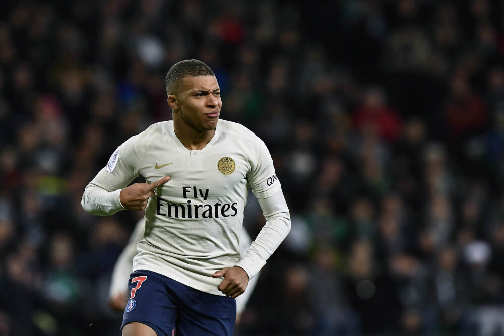 别再拿雷军跟马斯克比了，真不是一个量级的